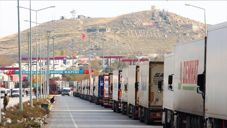 صف طولانی ورود کامیون‌ها از گمرک گوربولاغ ترکیه به سمت ایران