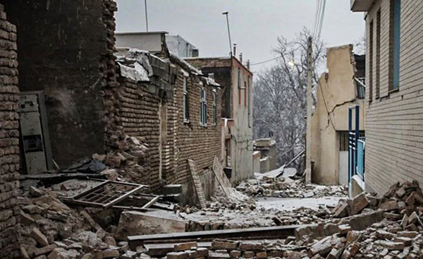بیمه ایران خسارت زلزله‌زدگان خوی را پرداخت کرد