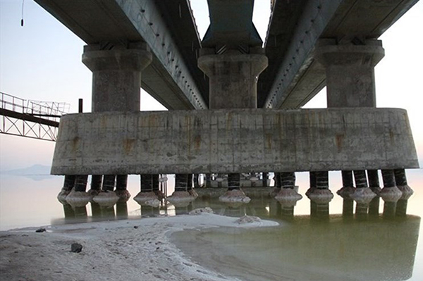 پل کلانتری؛ یکی از عوامل خشک شدن دریاچه ارومیه