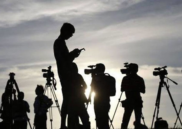 نقش کمرنگ خبرنگاران رسانه‌های رسمی در زلزله خوی