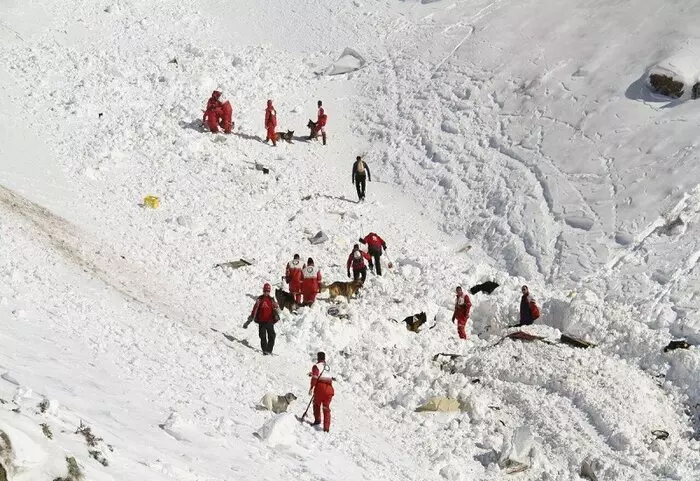 تداوم عملیات نجات برای یافتن کوهنوردان مفقود شده در رندوله