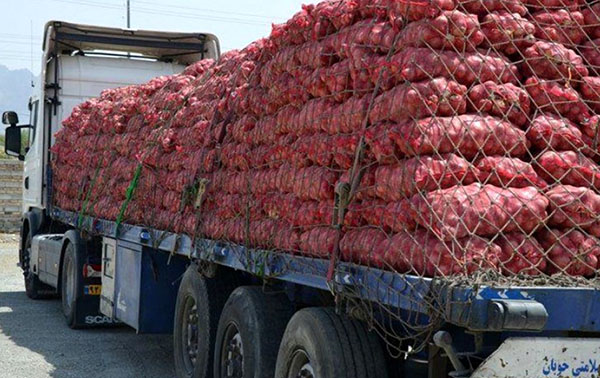 کامیون باری با ۲۱ تن پیاز قاچاق در بازارچه مرزی متوقف شد