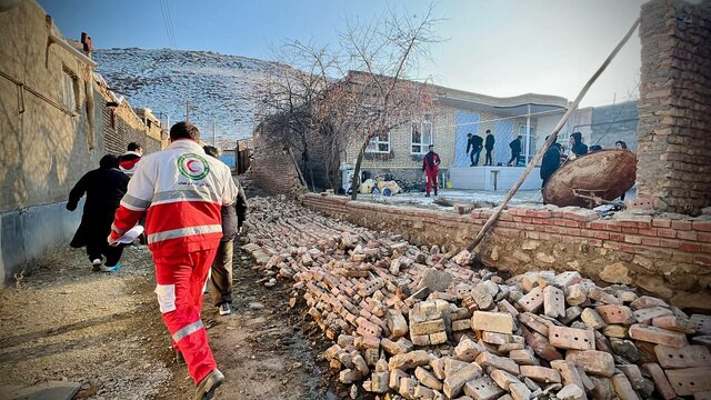 مصدومیت ۱۲۰ تن و خسارت به ۲۰۰ خانه در زلزله خوی