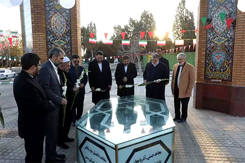 وزیر فرهنگ به مقام شامخ شهدای ارومیه ادای احترام کرد