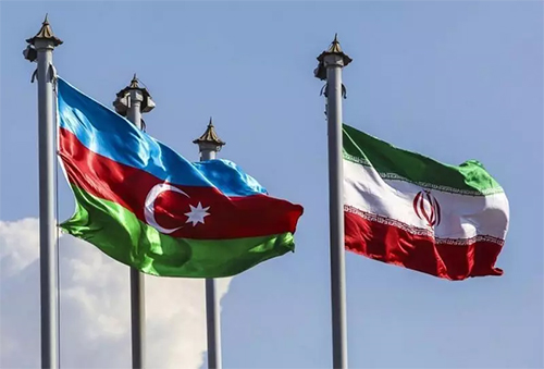 عصبانیت جنجالی مجری آذربایجانی به ابراز علاقه مردم در باکو به ایران!