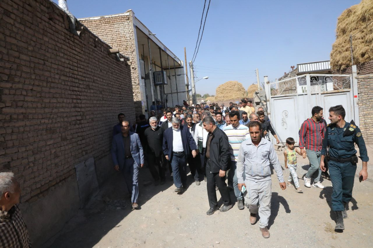 بازدید استاندار از روند اسکان اضطراری زلزله زدگان خوی