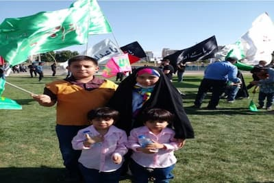 مادری با چهار فرزند دوقلو که خانه‌‌ای پرهیاهو دارد