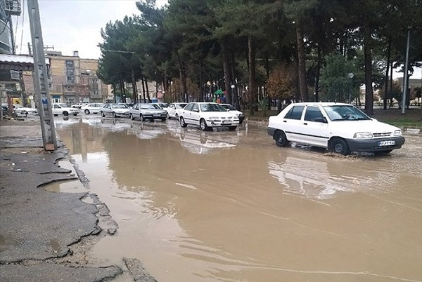 آبگرفتگی خیابانهای ارومیه و اقدامات فوری برای رفع مشکلات